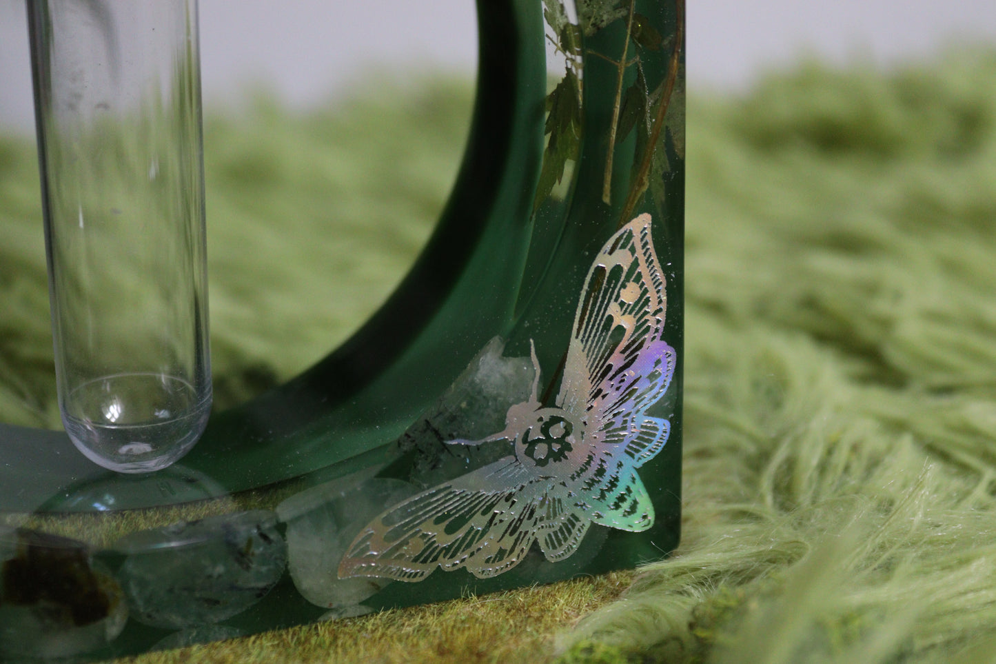 Prehnite & Death's Head Hawk Moth Propagation Vase