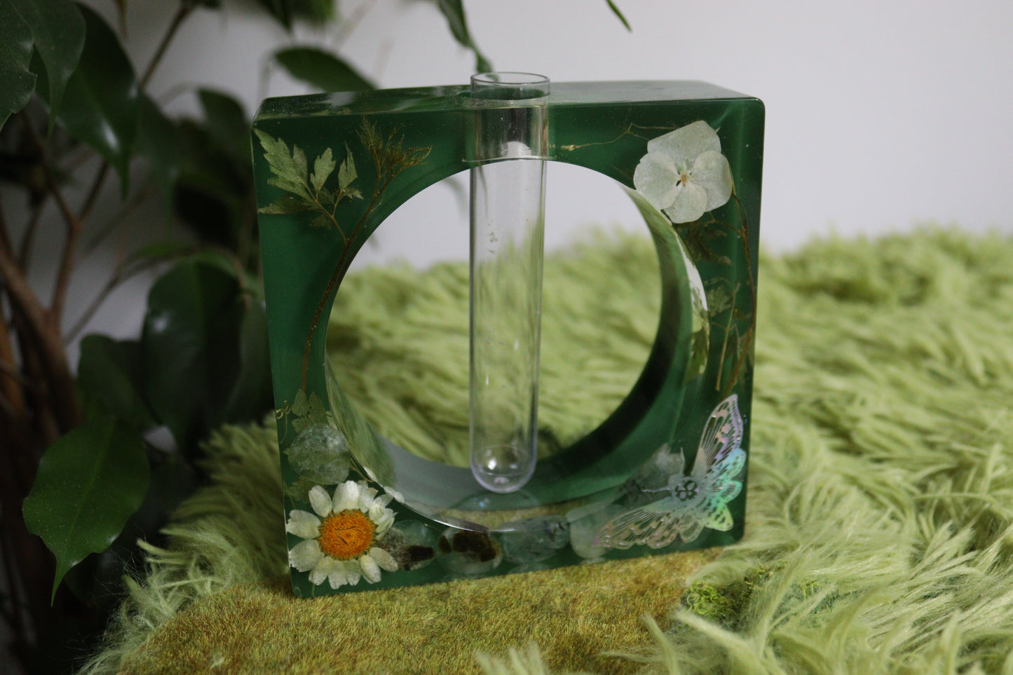 Prehnite & Death's Head Hawk Moth Propagation Vase